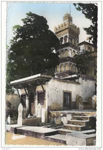 Alger (Algérie)   La mosquée de Sidi-Abderrahmane vue du cimetière en 1950.
