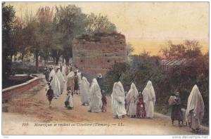 cpsm algerie   tlemcen  mauresques se rendant au cimetiere