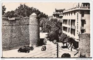 Algérie  TLEMCEN -  Entrée de la Place du Méchouar et le grand Hôtel du Moghreb