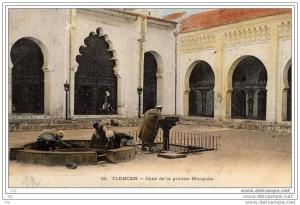 8 TLEMCEN 2 Cartes - Intérieur  Neuve - et Cour de  la Gde Mosquée couleurs fines cachet de 1907) -  parfait  état