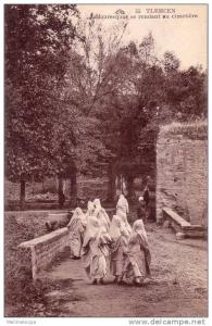 CPA carte postale ancienne AFRIQUE ALGERIE TLEMCEN mauresques cimetière