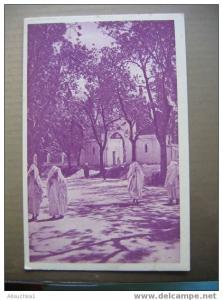 CPA ALGERIE   EX COLONIE FRANCAISE   CENTENAIRE EN 1930 TLEMCEN /ROUTE DE SIDI BOU MEDINE CIMETIERE INDIGENE ANIMEE