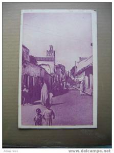 ALGERIE   EX COLONIE FRANCAISE   CENTENAIRE EN 1930 TLEMCEN  UNE RUE ASSEZ ANIMEE  TERRE ACCUEILLANTE