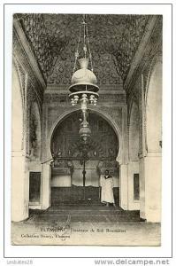 ALGERIE.-TLEMCEN.-Intérie     ur  de Sidi Boumédine.-un personnage à l´intérieur.-CVB 485