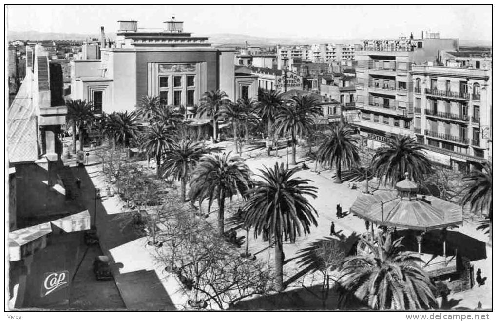 Sidi-Bel-Abbes. Place Carnot et le Théâtre.