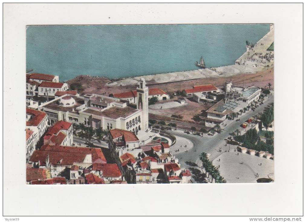 Algérie Philippeville N° 28-50 A Place de Marqué et l´ Hôtel de Ville belle carte écrite en 1962