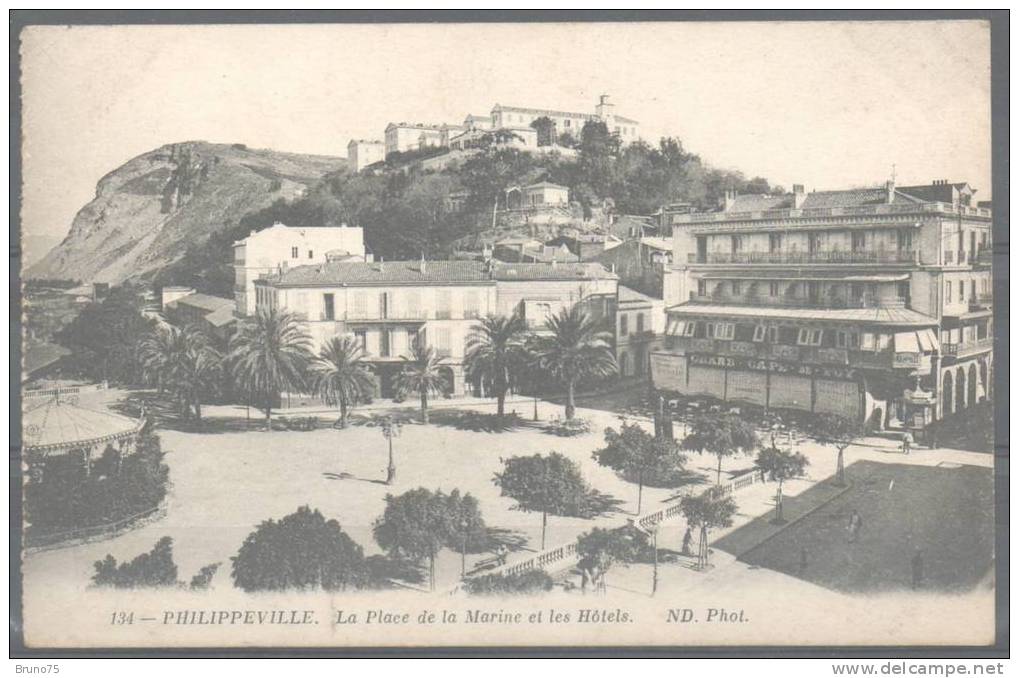 PHILIPPEVILLE - La Place de la Marine et les Hôtels - ND 134