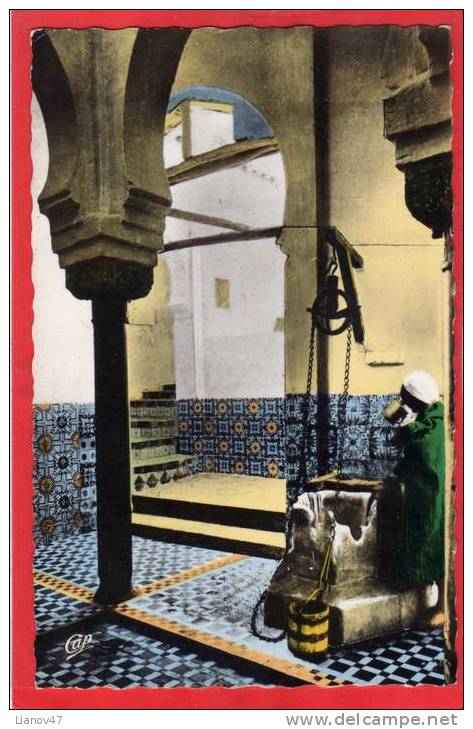 -  TLEMCEN   -  Sidi-Bou-Medine - Intérieur  de  la  Koubba  et  Puits  Sacré .