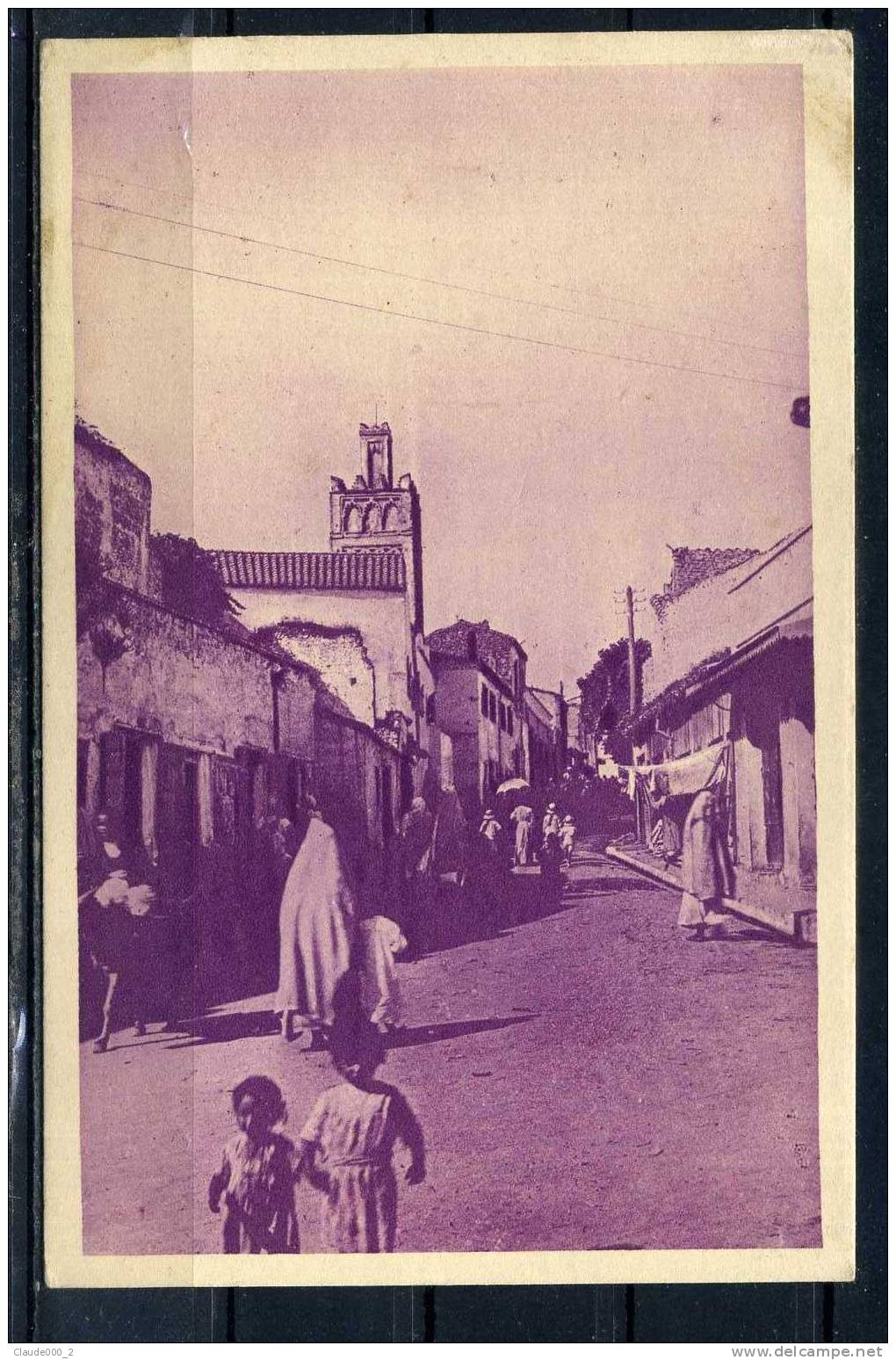 TLEMCEN . Une rue . Carte trés animée .  Voir Recto - Verso  (K199)