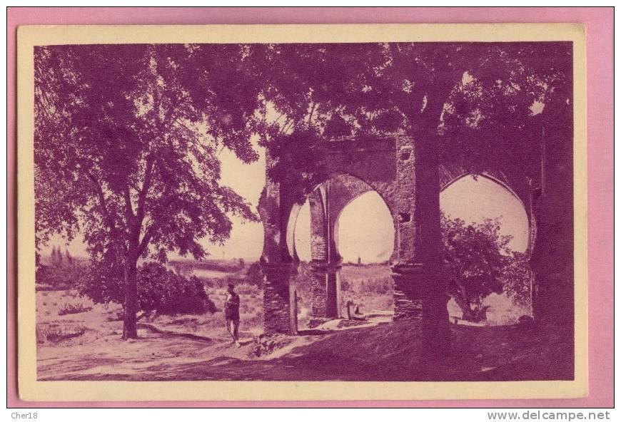 Tlemcen tombeau sur la route de Sidi Bou médine