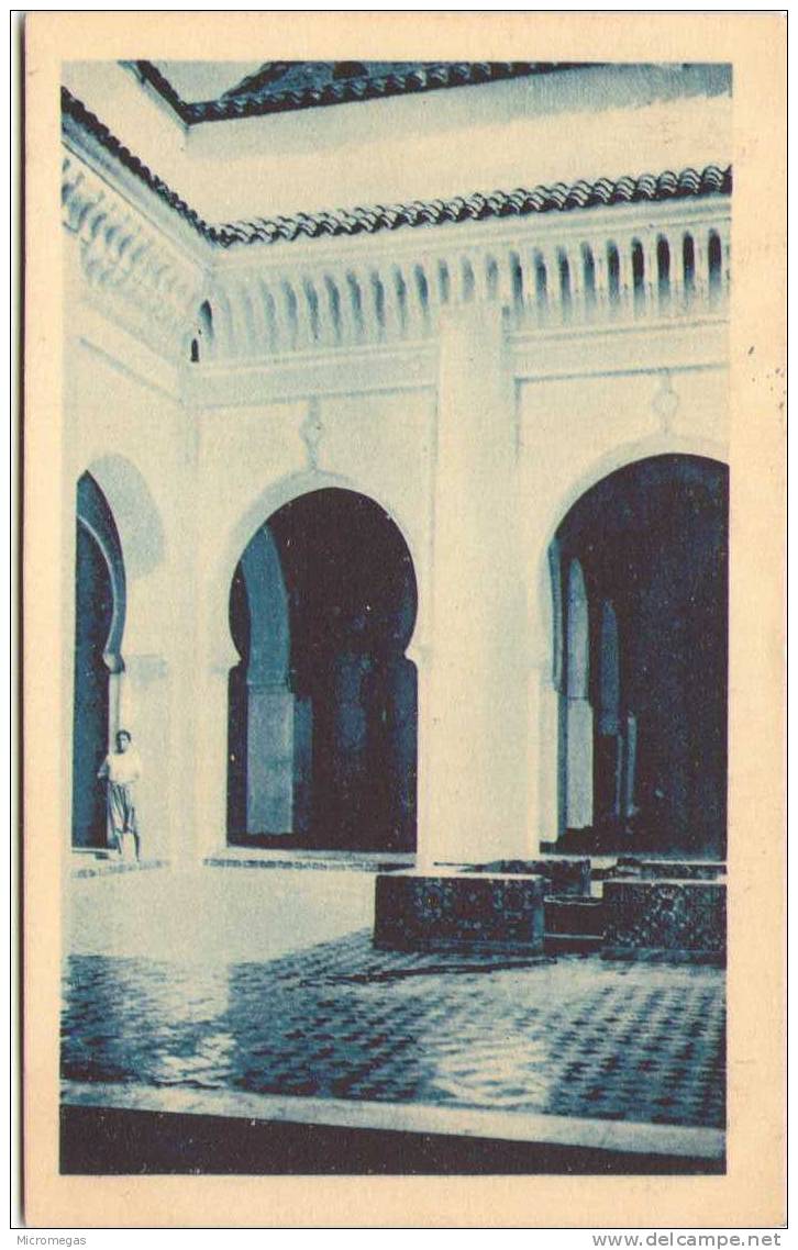 ALGERIE - TLEMCEN - Cour de Sidi-Bou-Médine