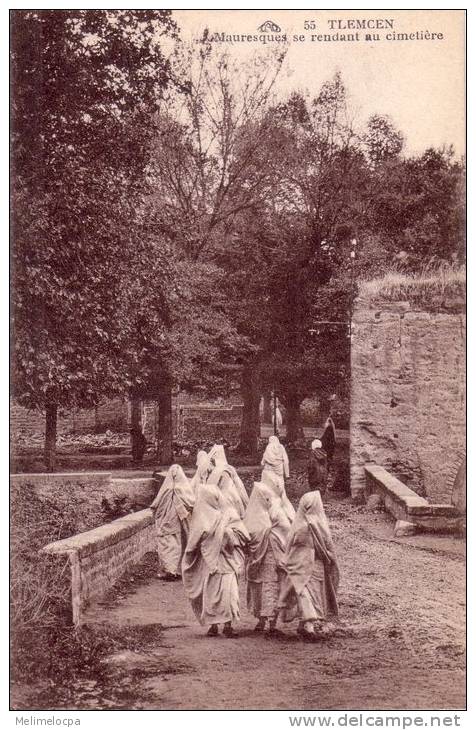 CPA carte postale ancienne AFRIQUE ALGERIE TLEMCEN mauresques cimetière
