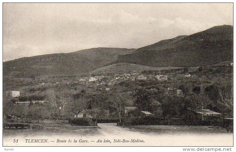 ALGERIE  TLEMCEN  Route de la Gare Au Loin Sidi Bou Médine