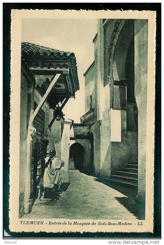 FW)46) Tlemcen Entrée de la Mosquée de Sidi-Bou-Medine