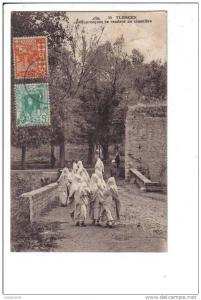 55  TLEMCEN  -  Mauresques  se  rendant  au  cimetière