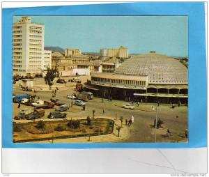 sidi bel abbes *- le marché couvert  -autos peugeot 203 fourgonnette-et 32 cv fourgonnette--années 60