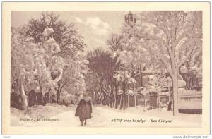 CPA   Sétif sous la neige Rue Sillègue  (animée)   B403