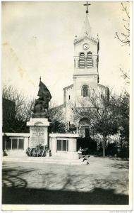 SETIF...L´EGLISE ET LE MONUMENT AUX MORTS...CPSM PETIT FORMAT ANIMEE