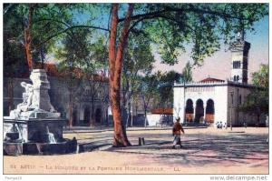 SETIF - SUPERBE PLAN ANIME DE LA MOSQUEE ET LA FONTAINE MONUMENTALE DANS LES ANNEES 1920 - A VOIR §§§§§
