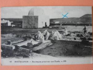 algérie MOSTAGANEM  Mauresques priant sur une tombe .. mort tombeau