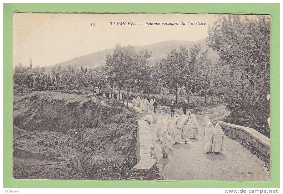 TLEMCEN  Femmes revenant du Cimetière. Edition ND