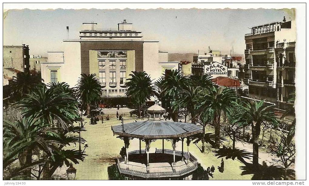 41 - SIDI-BEL-ABBES - LA PLACE CARNOT ET LE THEATRE ( Animées + KIOSQUE A MUSIQUE )