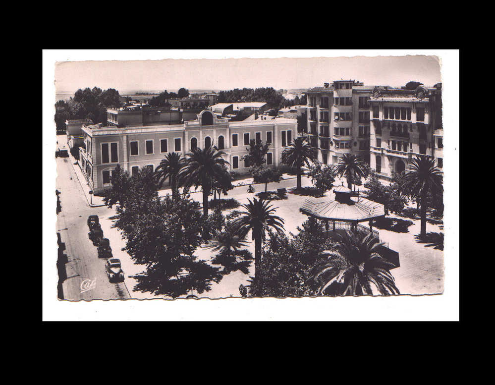 SIDI BEL-ABBES - LA PLACE CARNOT ET LE TRIBUNAL