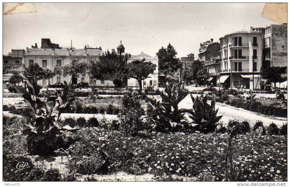 ALGERIE SIDI BEL ABBES - LOT de 2 CARTES Nouvelle place entrée boulevard République et Hôtel de ville