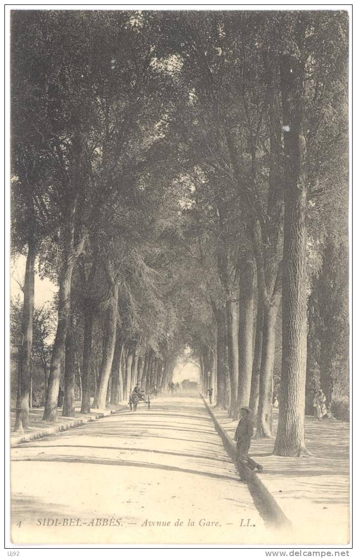 CPA Algérie - 4. SIDI-BEL-ABBES - Avenue de la Gare - LL - Animée