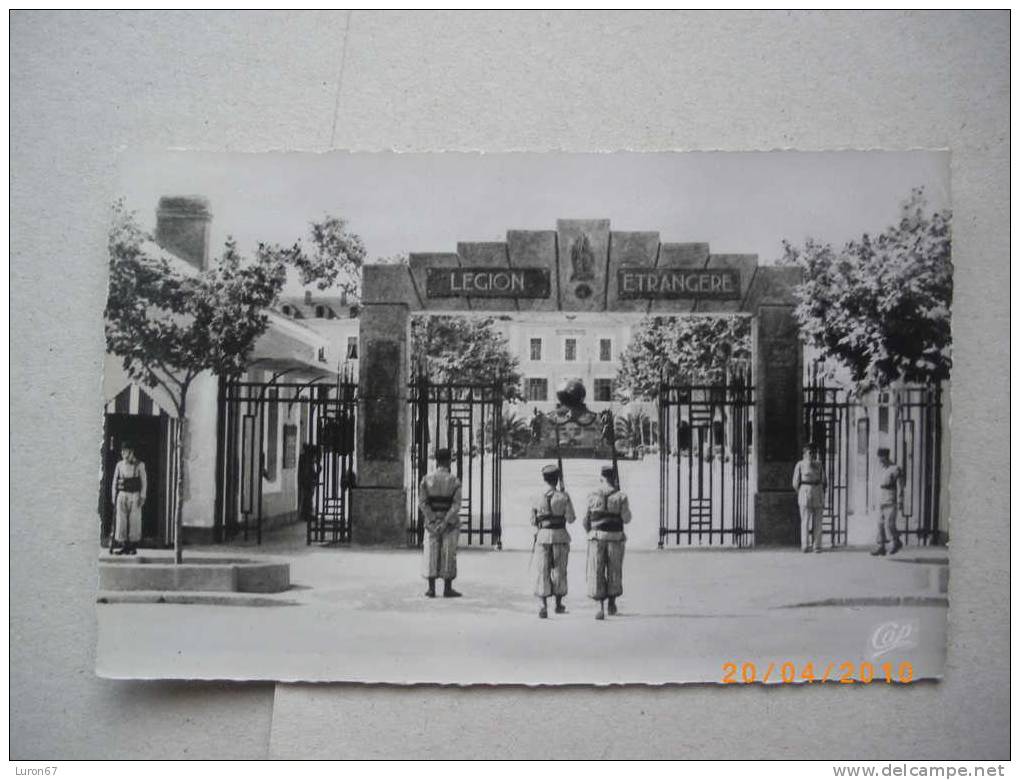 CPSM DE SIDI BEL ABBES caserne de la Légion Etrangère ( carte noir et blanc )