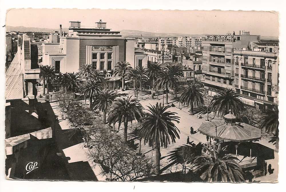 SIDI BEL ABBES / PLACE CARNOT ET LE THEATRE    CP2695