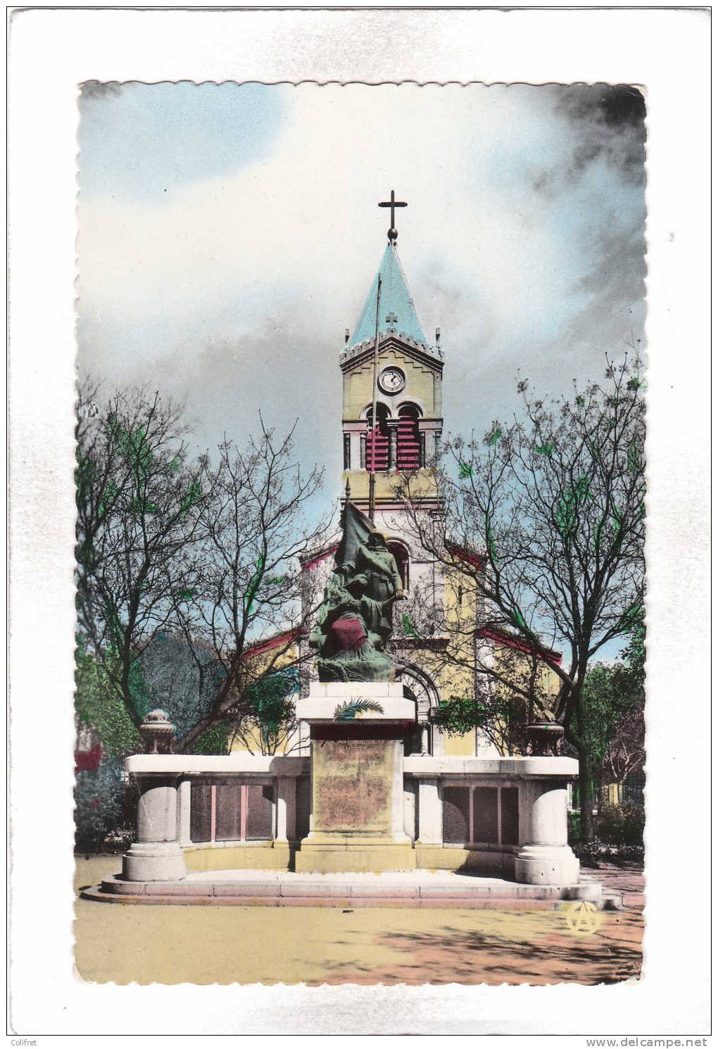 Sétif      L'Eglise et le Monument aux Morts