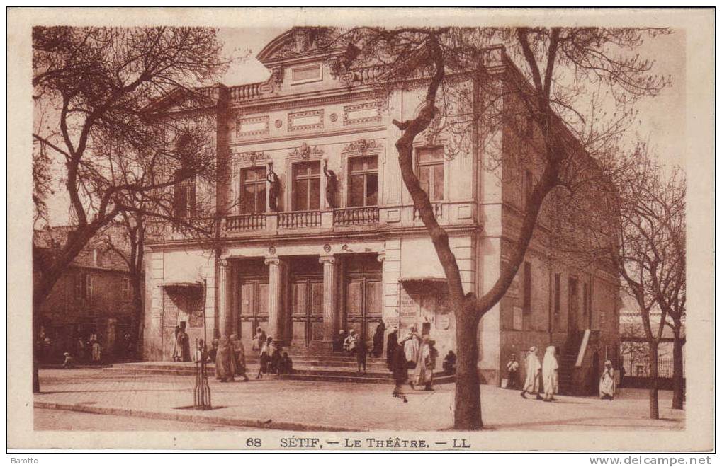 SETIF -  DEVANT LE THEÂTRE