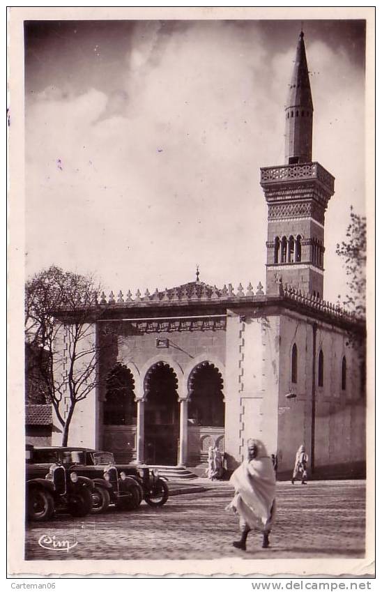 Algérie - Sétif (Constantine) - La Mosquée (voitures)