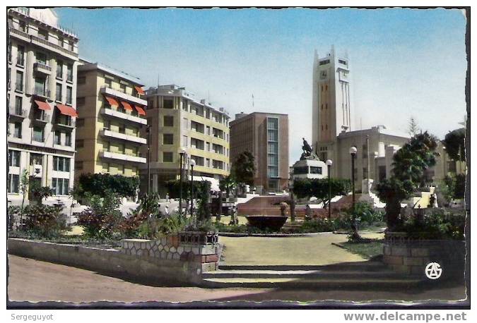 Mostaganem - Le carrefour de l'hotel de ville - (cp916)