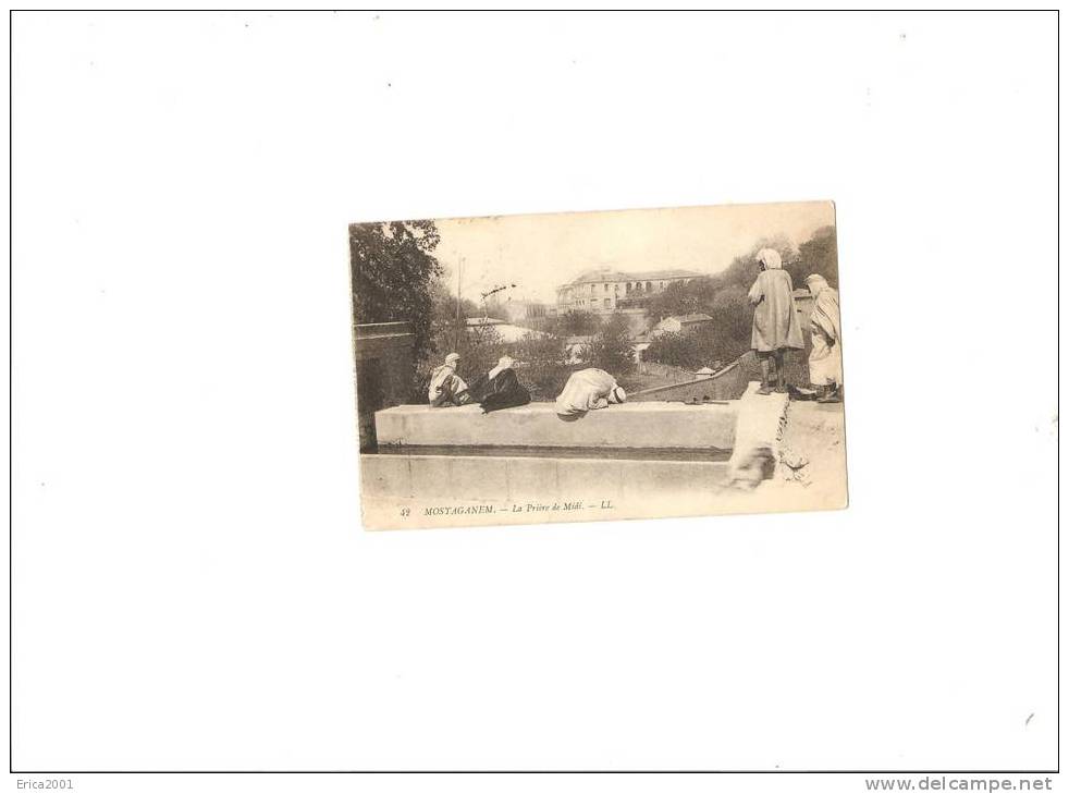 Mostaganem.la priere de midi.