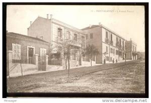 MOSTAGANEM - 52 - L' Avenue Raynal - (Beau plan animé)