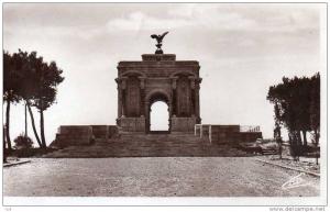 Algérie- CONSTANTINE -le Monument aux morts (Roguet et Dumoulin archi ) - Editions  C-A-P Real Photo  n°26 *Prix Fixe