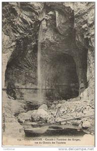 cascade a l interieur des gorges