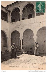 constantine cour d'une maison mauresque animée