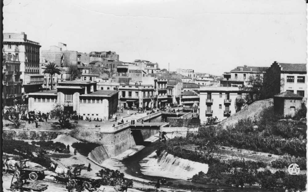 CPSM Algérie - MOSTAGANEM - Le marché et les 3 ponts - Animée