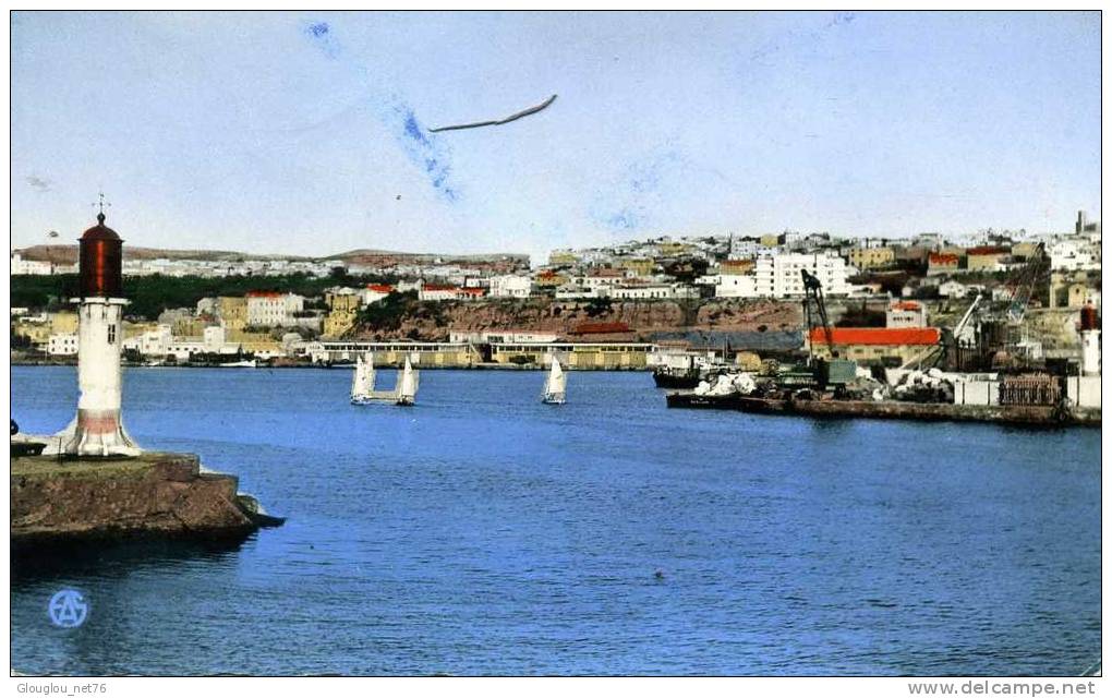 CPSM PETIT FORMAT DENTELE MOSTAGANEM ENTREE DU PORT ET LA VILLE  VOIR SCANER