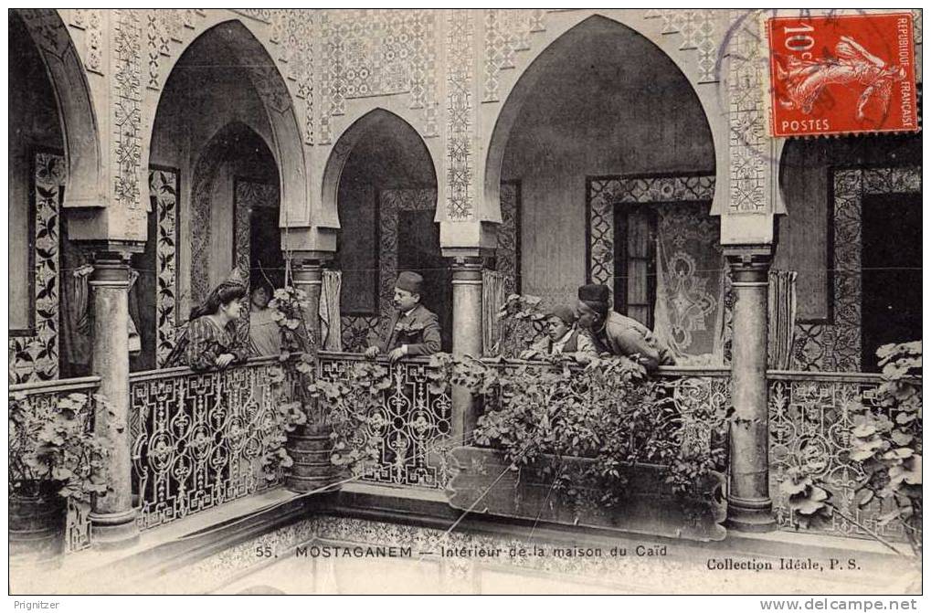 ALGERIE / ALGERIEN   MOSTAGANEM - Arabes à L ' Intérieur de La Maison du CAÏD