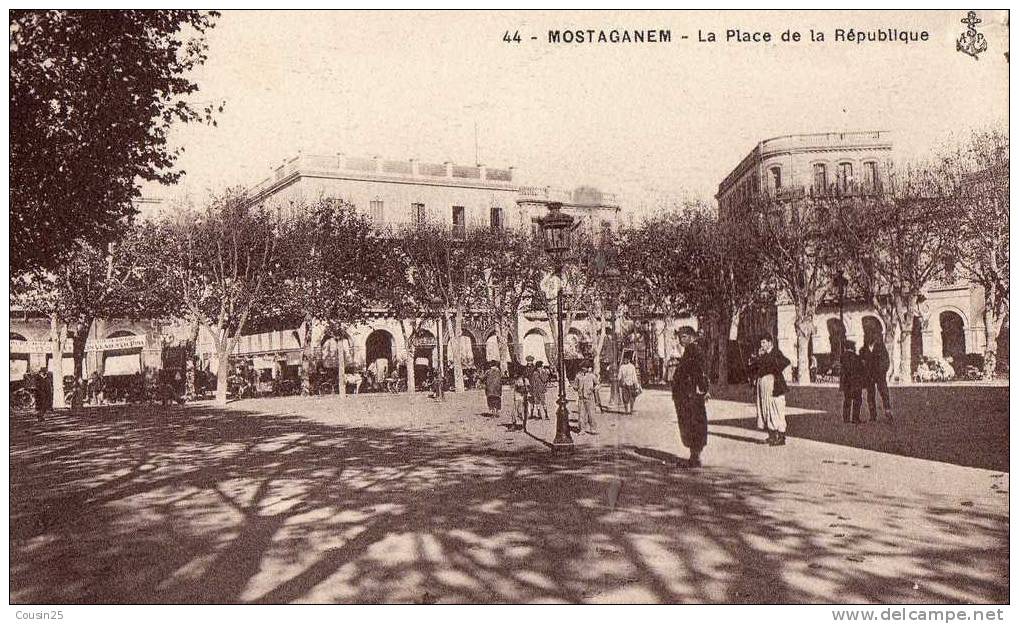 ALGERIE - MOSTAGANEM - La Place de la République