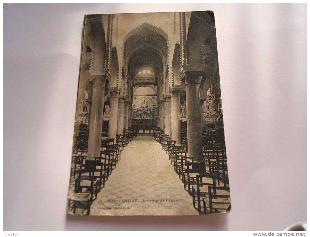 INTERIEUR DE L'EGLISE (coin plie)