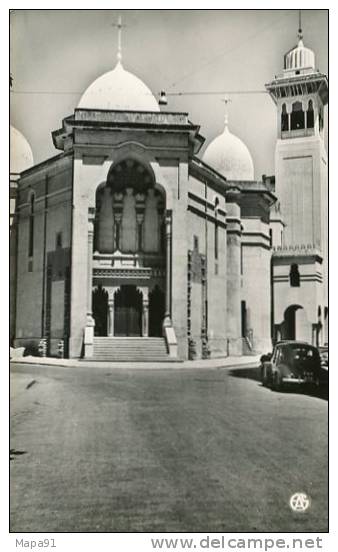 Algérie  Constantine L´Eglise du Sacré Coeur Bords dentelés
