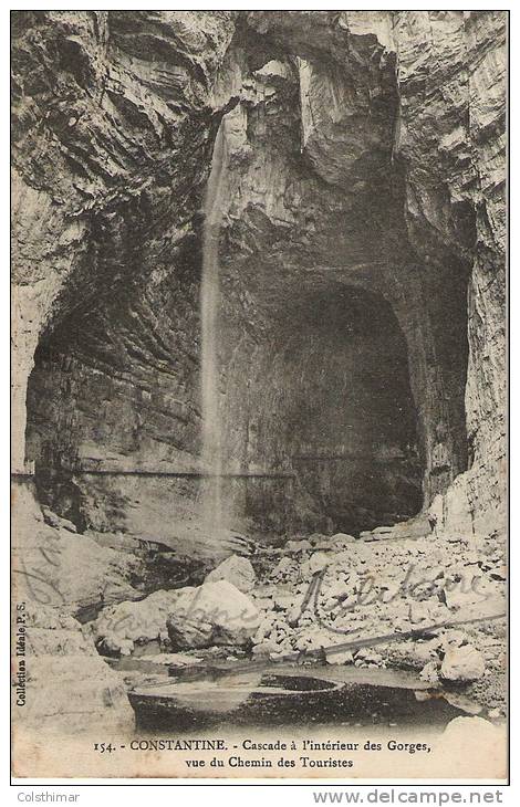 cascade a l interieur des gorges