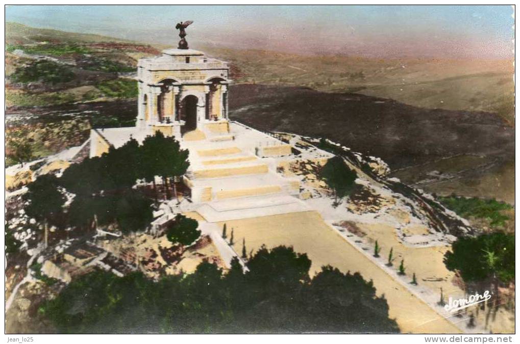 (dd) CPSM Constantine monument aux morts   (bonne etat)