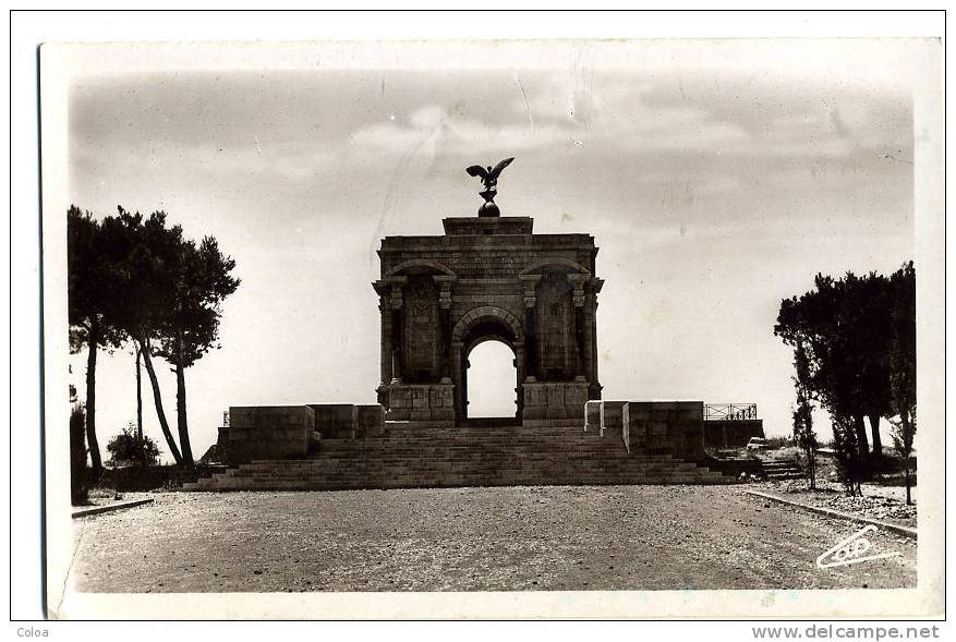 Constantine Le monument aux Morts