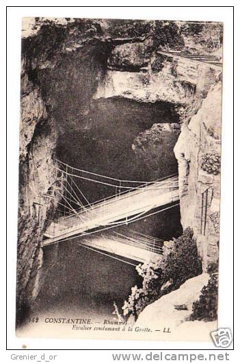 Rhummel escalier conduisant à la grotte